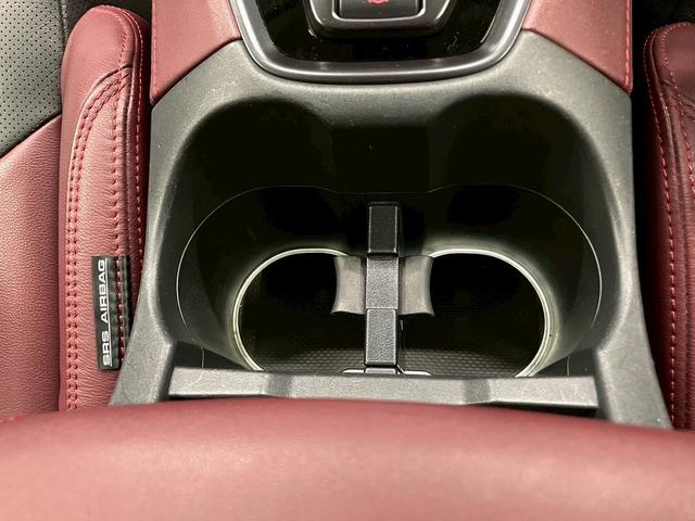 レヴォーグ ＳＴＩスポーツ　（禁煙車）（ワンオーナー）（赤＆黒本革シート）（純正９インチナビ）（ガナドール製マフラー）（ａｐｐｌｅ　ＣａｒＰｌａｙ）（アイサイト）（レーダークルーズ）（ＥＴＣ）（ＷｅｄｓＳｐｏｒｔ１８インチＡＷ）（60枚目）