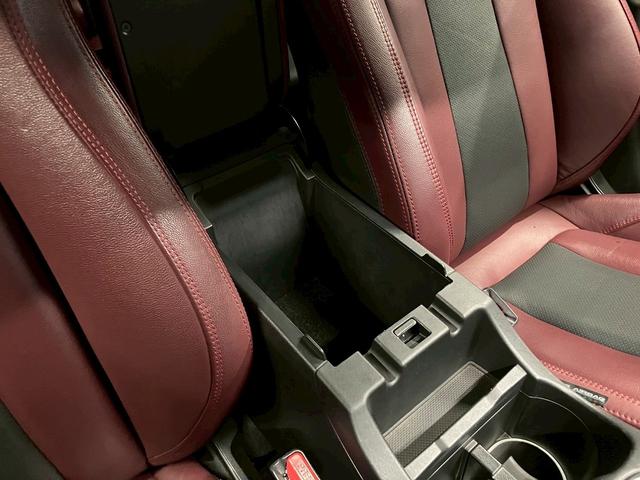 レヴォーグ ＳＴＩスポーツ　（禁煙車）（ワンオーナー）（赤＆黒本革シート）（純正９インチナビ）（ガナドール製マフラー）（ａｐｐｌｅ　ＣａｒＰｌａｙ）（アイサイト）（レーダークルーズ）（ＥＴＣ）（ＷｅｄｓＳｐｏｒｔ１８インチＡＷ）（62枚目）