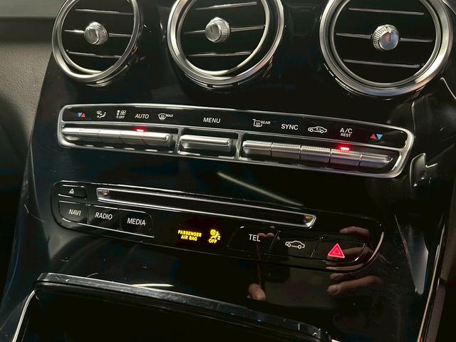 ＧＬＣ ＧＬＣ２５０　４マチックスポーツ（本革仕様）　（禁煙車）（サンルーフ）（黒本革シート）（シートヒーター）（全周囲モニター）（パワーシート）（パワーバックドア）（レーダークルーズ）（ビルトインＥＴＣ）（シートメモリー）（純正１９インチＡＷ）（30枚目）