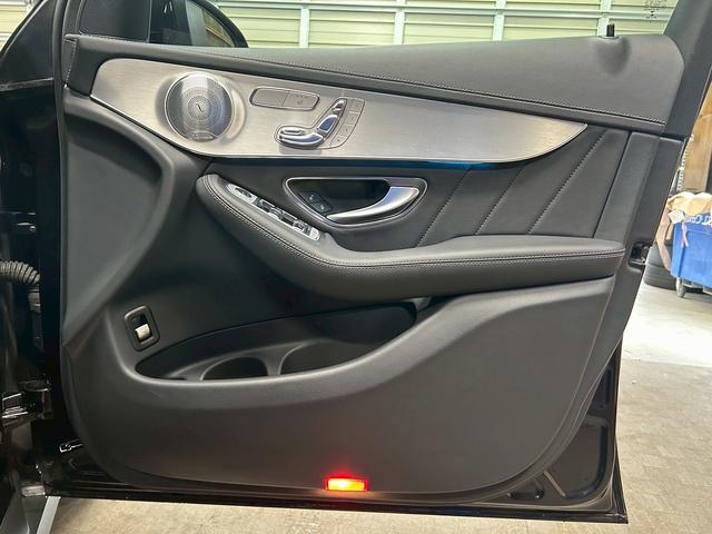 ＧＬＣ ＧＬＣ２５０　４マチックスポーツ（本革仕様）　（禁煙車）（サンルーフ）（黒本革シート）（シートヒーター）（全周囲モニター）（パワーシート）（パワーバックドア）（レーダークルーズ）（ビルトインＥＴＣ）（シートメモリー）（純正１９インチＡＷ）（55枚目）