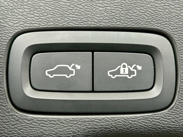 ＸＣ６０ Ｄ４　ＡＷＤ　モーメンタム　（禁煙車）（４ＷＤ）（白本革シート）（メーカーメモリーナビ）（レーダークルーズ）（コーナーセンサー）（アラウンドビューモニター）（パワーシート）（シートヒーター）（ＢＳＭ）（純正１８インチＡＷ）（12枚目）