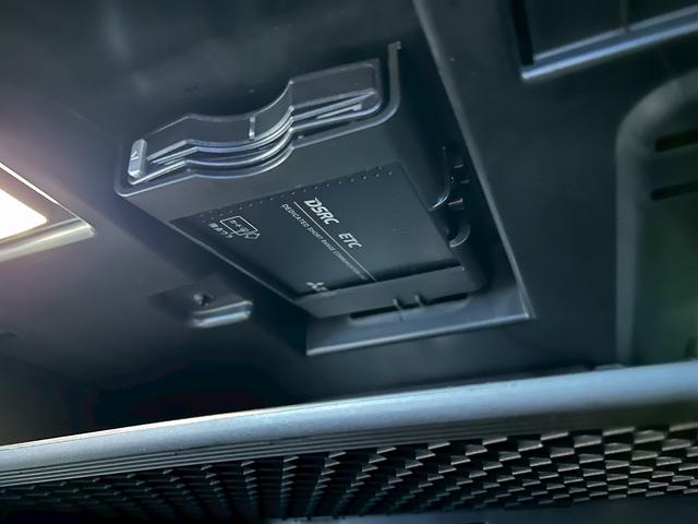 ＸＣ６０ Ｄ４　ＡＷＤ　モーメンタム　（禁煙車）（４ＷＤ）（白本革シート）（メーカーメモリーナビ）（レーダークルーズ）（コーナーセンサー）（アラウンドビューモニター）（パワーシート）（シートヒーター）（ＢＳＭ）（純正１８インチＡＷ）（13枚目）