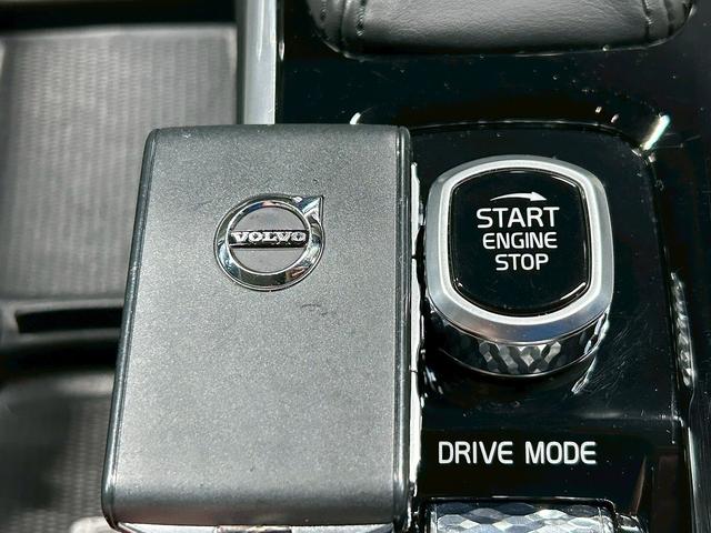 ＸＣ６０ Ｄ４　ＡＷＤ　モーメンタム　（禁煙車）（４ＷＤ）（白本革シート）（メーカーメモリーナビ）（レーダークルーズ）（コーナーセンサー）（アラウンドビューモニター）（パワーシート）（シートヒーター）（ＢＳＭ）（純正１８インチＡＷ）（14枚目）