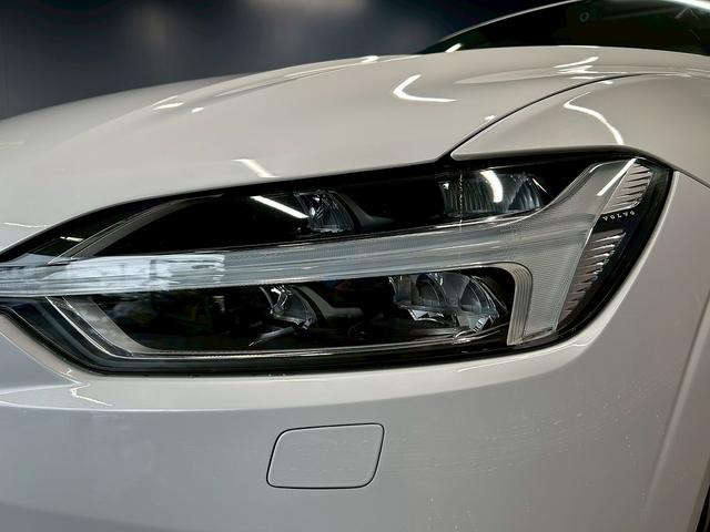 ＸＣ６０ Ｄ４　ＡＷＤ　モーメンタム　（禁煙車）（４ＷＤ）（白本革シート）（メーカーメモリーナビ）（レーダークルーズ）（コーナーセンサー）（アラウンドビューモニター）（パワーシート）（シートヒーター）（ＢＳＭ）（純正１８インチＡＷ）（15枚目）