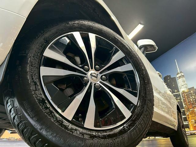 ＸＣ６０ Ｄ４　ＡＷＤ　モーメンタム　（禁煙車）（４ＷＤ）（白本革シート）（メーカーメモリーナビ）（レーダークルーズ）（コーナーセンサー）（アラウンドビューモニター）（パワーシート）（シートヒーター）（ＢＳＭ）（純正１８インチＡＷ）（16枚目）