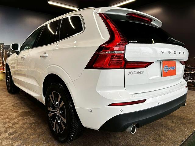 ＸＣ６０ Ｄ４　ＡＷＤ　モーメンタム　（禁煙車）（４ＷＤ）（白本革シート）（メーカーメモリーナビ）（レーダークルーズ）（コーナーセンサー）（アラウンドビューモニター）（パワーシート）（シートヒーター）（ＢＳＭ）（純正１８インチＡＷ）（25枚目）