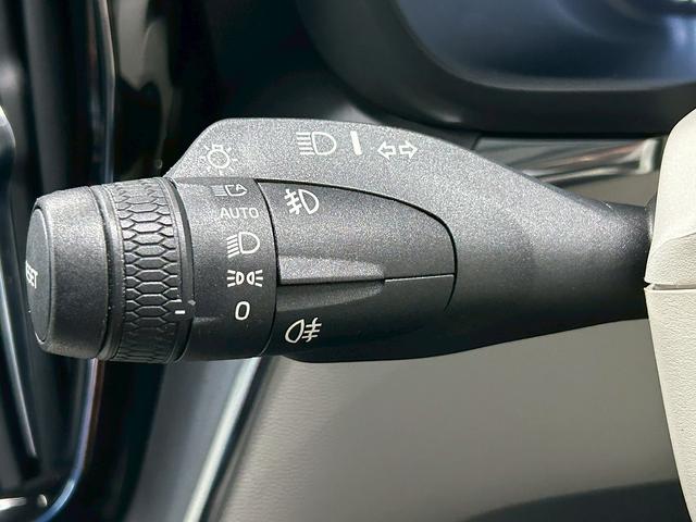 ＸＣ６０ Ｄ４　ＡＷＤ　モーメンタム　（禁煙車）（４ＷＤ）（白本革シート）（メーカーメモリーナビ）（レーダークルーズ）（コーナーセンサー）（アラウンドビューモニター）（パワーシート）（シートヒーター）（ＢＳＭ）（純正１８インチＡＷ）（27枚目）