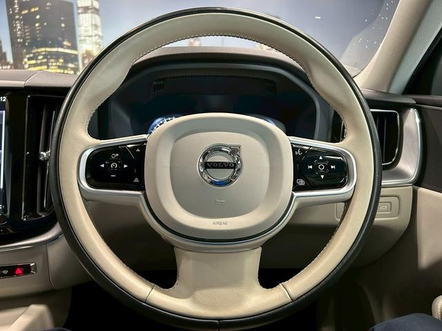 ＸＣ６０ Ｄ４　ＡＷＤ　モーメンタム　（禁煙車）（４ＷＤ）（白本革シート）（メーカーメモリーナビ）（レーダークルーズ）（コーナーセンサー）（アラウンドビューモニター）（パワーシート）（シートヒーター）（ＢＳＭ）（純正１８インチＡＷ）（30枚目）