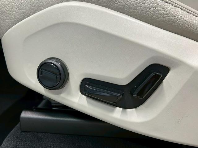 ＸＣ６０ Ｄ４　ＡＷＤ　モーメンタム　（禁煙車）（４ＷＤ）（白本革シート）（メーカーメモリーナビ）（レーダークルーズ）（コーナーセンサー）（アラウンドビューモニター）（パワーシート）（シートヒーター）（ＢＳＭ）（純正１８インチＡＷ）（37枚目）