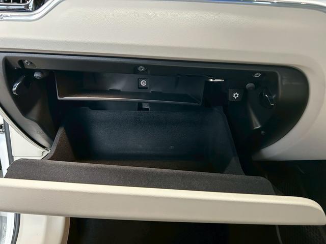 ＸＣ６０ Ｄ４　ＡＷＤ　モーメンタム　（禁煙車）（４ＷＤ）（白本革シート）（メーカーメモリーナビ）（レーダークルーズ）（コーナーセンサー）（アラウンドビューモニター）（パワーシート）（シートヒーター）（ＢＳＭ）（純正１８インチＡＷ）（39枚目）