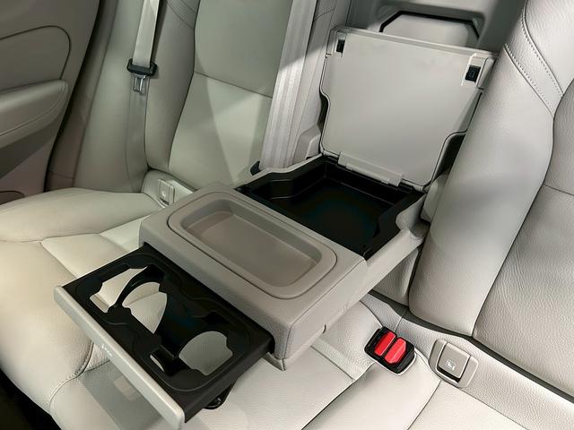 ＸＣ６０ Ｄ４　ＡＷＤ　モーメンタム　（禁煙車）（４ＷＤ）（白本革シート）（メーカーメモリーナビ）（レーダークルーズ）（コーナーセンサー）（アラウンドビューモニター）（パワーシート）（シートヒーター）（ＢＳＭ）（純正１８インチＡＷ）（42枚目）