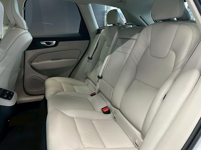 ＸＣ６０ Ｄ４　ＡＷＤ　モーメンタム　（禁煙車）（４ＷＤ）（白本革シート）（メーカーメモリーナビ）（レーダークルーズ）（コーナーセンサー）（アラウンドビューモニター）（パワーシート）（シートヒーター）（ＢＳＭ）（純正１８インチＡＷ）（45枚目）