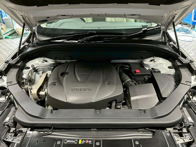 ＸＣ６０ Ｄ４　ＡＷＤ　モーメンタム　（禁煙車）（４ＷＤ）（白本革シート）（メーカーメモリーナビ）（レーダークルーズ）（コーナーセンサー）（アラウンドビューモニター）（パワーシート）（シートヒーター）（ＢＳＭ）（純正１８インチＡＷ）（46枚目）