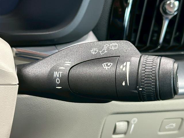 ＸＣ６０ Ｄ４　ＡＷＤ　モーメンタム　（禁煙車）（４ＷＤ）（白本革シート）（メーカーメモリーナビ）（レーダークルーズ）（コーナーセンサー）（アラウンドビューモニター）（パワーシート）（シートヒーター）（ＢＳＭ）（純正１８インチＡＷ）（49枚目）