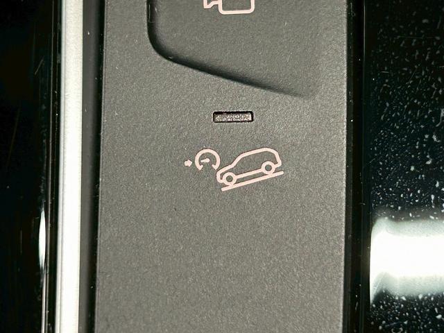 Ｘ３ ｘＤｒｉｖｅ　２０ｉ　（禁煙車）（黒本革シート）（メーカーＨＤＤナビ）（レーダークルーズ）（コーナーセンサー）（レーンアシスト）（アラウンドビューモニター）（シートメモリー）（シートヒーター）（純正１９インチＡＷ）（28枚目）