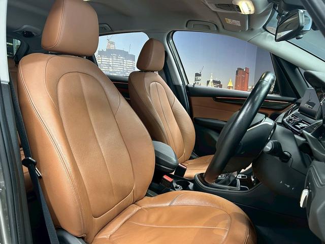 ２シリーズ ２１８ｄアクティブツアラー　ラグジュアリー　（禁煙車）（ブラウン本革シート）（メーカーメモリーナビ）（クルーズコントロール）（コーナーセンサー）（シートヒーター）（電動リアゲート）（バックカメラ）（ＥＴＣ）（純正１６インチＡＷ）（14枚目）