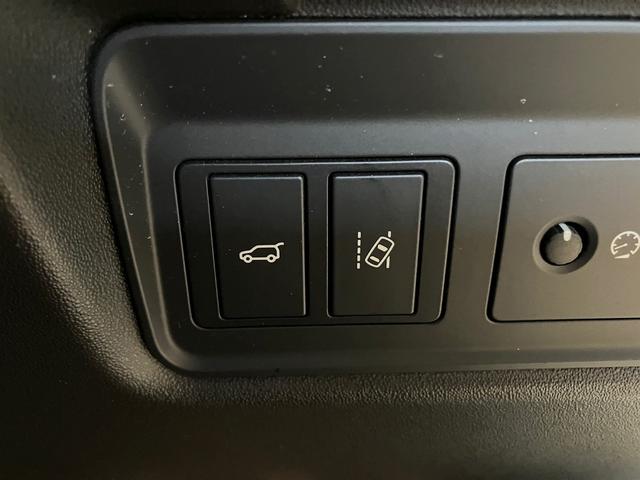 �y�p���[�o�b�N�h�A�z�����^�b�`�Ńo�b�N�h�A���J���A�߂�ꍇ�������^�b�`�ő���\�ŕ֗����t�o�ł����^�]�Ȃ�����A�X�}�[�g�L�[����̑�����\�ł���