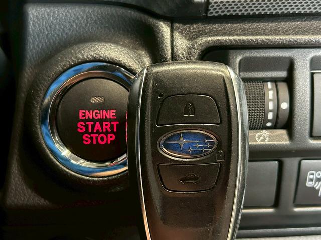 �y�X�}�[�g�L�[���v�b�V���X�^�[�g�z�h�A�n���h�����y�����邾���Ńh�A���b�N�������ł��A�{���̓h�A�n���h���̃��b�N�X�C�b�`�����������Ńu���[�L�𓥂݂Ȃ���G���W���X�C�b�`�����������ŁA�G���W�����n���I