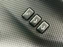 【運転席ポジションメモリー付パワーシート】ワンタッチで記憶させていたシートの前後・リクライニングはもちろん、シートリフターも備えます☆快適なドライブをお楽しみ下さい♪