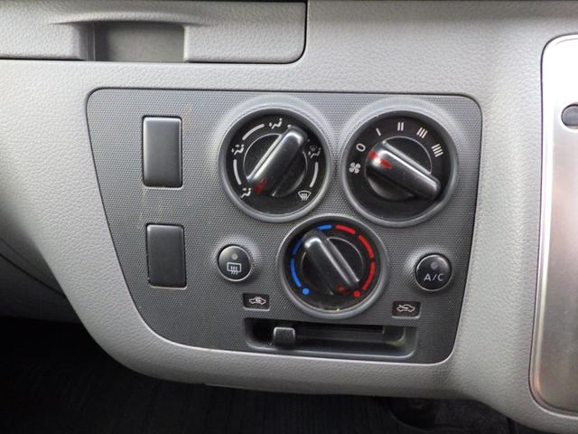 ＮＶ３５０キャラバンバン ロングＤＸ・６人乗り・積載１．２ｔ・４ナンバー・エマブレ　ワンオーナー・純正オーディオ・ＥＴＣ・両側スライドドア・横滑り防止装置・キーレス・電格ミラー・ウィンカーミラー・エアバッグ・ＡＢＳ・ドアバイザー・フロアマット・ＡＴ・６人乗り・積載量１２００ｋｇ（9枚目）