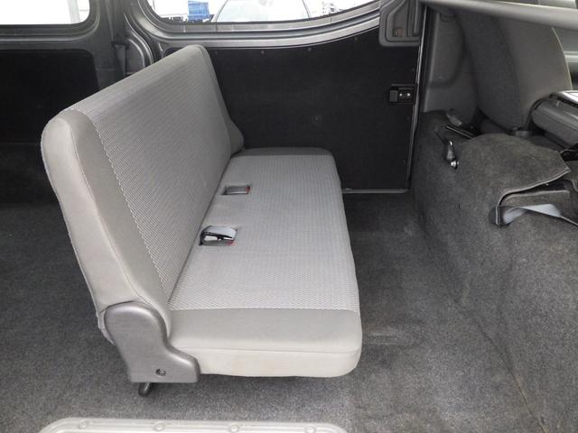 ＮＶ３５０キャラバンバン ロングＤＸ・６人乗り・積載１．２ｔ・４ナンバー・エマブレ　ワンオーナー・純正オーディオ・ＥＴＣ・両側スライドドア・横滑り防止装置・キーレス・電格ミラー・ウィンカーミラー・エアバッグ・ＡＢＳ・ドアバイザー・フロアマット・ＡＴ・６人乗り・積載量１２００ｋｇ（19枚目）