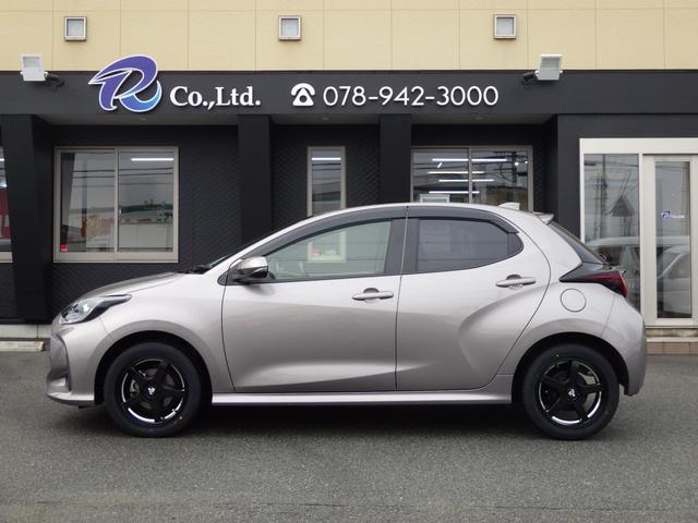 ヤリス Ｇ　６速マニュアル・１６インチアルミ・純正ナビ・バックカメラ　６速マニュアル・１６インチアルミ・ディスプレイオーディオ・純正ナビ・バックカメラ・レーダークルーズコントロール・オートマチックハイビーム・ブルートゥース・ステアリングリモコン・ＵＳＢポート（3枚目）