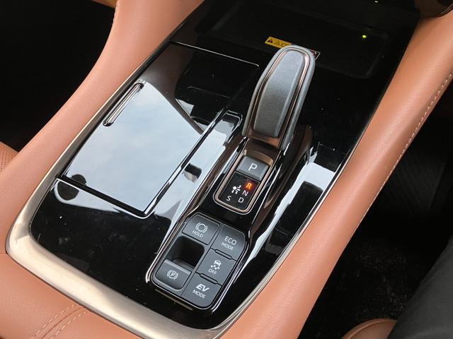 ヴェルファイアハイブリッド エグゼクティブラウンジ・ＪＢＬ・リアエンター・ムーンルーフ　ＪＢＬプレミアムサウンド　１４インチナビＴＶ　１４インチリアエンター　左右独立ムーンルーフ　ブラウン本革シート　エグゼクティブラウンジシート　セーフティセンス　ユニバーサルステップ（12枚目）