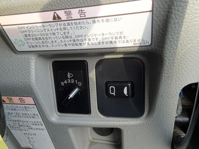 キャンター 高所作業車　アイチ製　工具箱　ＦＲＰバケット　アイチコーポレーションＳＢ１０Ａ　作業床高さ９．７Ｍ　バケット積載荷重２００ｋｇ　車両総重量５８８５ｋｇ　社外ナビ／ＴＶ　バックカメラ　左電格ミラー　メッキパーツ　レザー調シートカバー（13枚目）