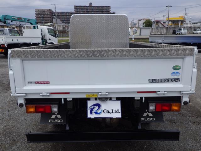 キャンター 平ボディ　３トン　１０尺　標準　高床　ＭＴ　ディーゼル　荷台内寸　３１０×１６０×３８　車両外寸　４６９×１６９×１９９　車両総重量７．５ｔ未満　準中型免許　４ナンバー　エンジン型式　４Ｐ１０　１５０ｐｓ　３０００ｃｃ　保証付　小型　トラック（5枚目）