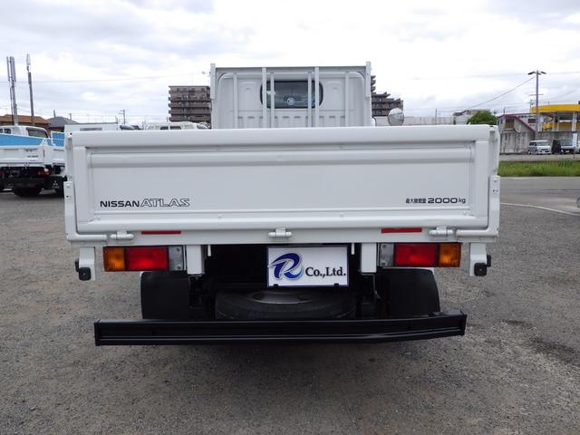 アトラストラック 平ボディ　２トン　１０尺　標準　全低床　ＭＴ　ディーゼル　荷台内寸　３１０×１６０×３８　車両外寸　４６９×１６９×１９９　車両総重量５．０ｔ未満　準中型免許証　４ナンバー　エンジン型式　ＺＤ３０　３０００ｃｃ　保証付　小型　トラック（5枚目）