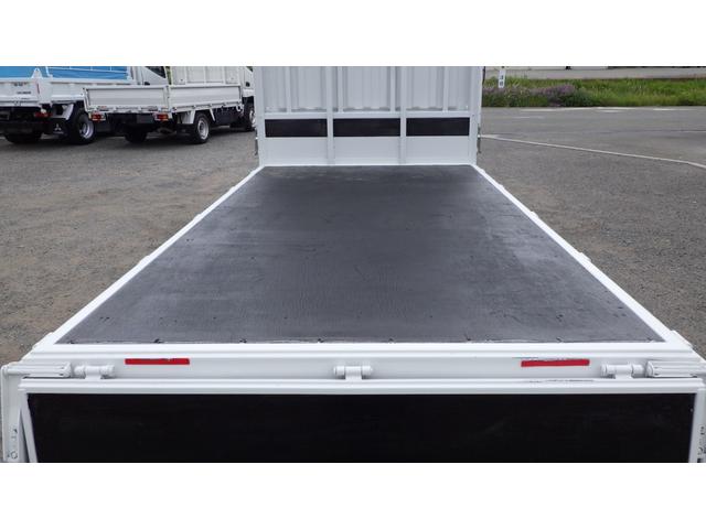 アトラストラック 平ボディ　２トン　１０尺　標準　全低床　ＭＴ　ディーゼル　荷台内寸　３１０×１６０×３８　車両外寸　４６９×１６９×１９９　車両総重量５．０ｔ未満　準中型免許証　４ナンバー　エンジン型式　ＺＤ３０　３０００ｃｃ　保証付　小型　トラック（17枚目）