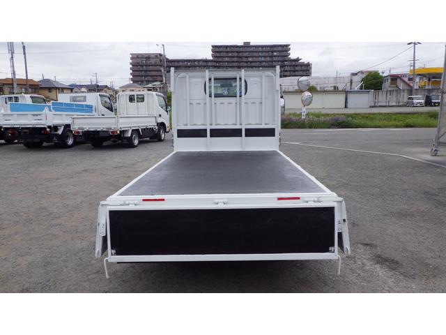 アトラストラック 平ボディ　２トン　１０尺　標準　全低床　ＭＴ　ディーゼル　荷台内寸　３１０×１６０×３８　車両外寸　４６９×１６９×１９９　車両総重量５．０ｔ未満　準中型免許証　４ナンバー　エンジン型式　ＺＤ３０　３０００ｃｃ　保証付　小型　トラック（18枚目）