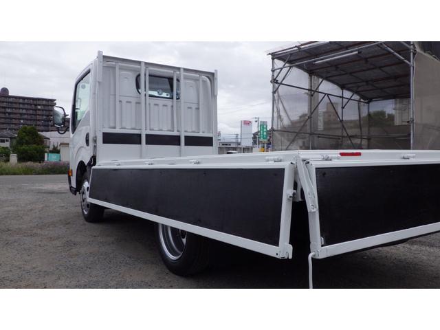 アトラストラック 平ボディ　２トン　１０尺　標準　全低床　ＭＴ　ディーゼル　荷台内寸　３１０×１６０×３８　車両外寸　４６９×１６９×１９９　車両総重量５．０ｔ未満　準中型免許証　４ナンバー　エンジン型式　ＺＤ３０　３０００ｃｃ　保証付　小型　トラック（19枚目）