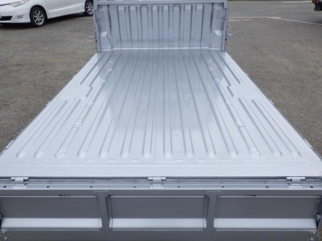 タウンエーストラック 平ボディ　０．８ｔ　ＭＴ　ガソリン　０．８トン　普通免許　荷台内寸　２５０×１６０×３６　車両外寸　４２７×１６７×１８９　車両総重量３．５ｔ未満　新普通免許証　４ナンバー　エンジン型式　３ＳＺ　１５００ＣＣ　保証付　小型　トラック（17枚目）