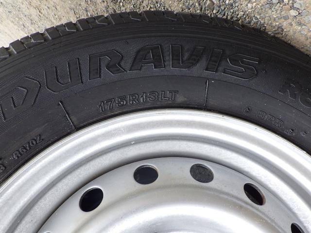タウンエーストラック 平ボディ　０．８ｔ　ＭＴ　ガソリン　０．８トン　普通免許　荷台内寸　２５０×１６０×３６　車両外寸　４２７×１６７×１８９　車両総重量３．５ｔ未満　新普通免許証　４ナンバー　エンジン型式　３ＳＺ　１５００ＣＣ　保証付　小型　トラック（23枚目）