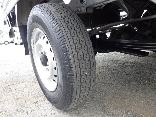 タウンエーストラック 平ボディ　０．８ｔ　ＭＴ　ガソリン　０．８トン　普通免許　荷台内寸　２５０×１６０×３６　車両外寸　４２７×１６７×１８９　車両総重量３．５ｔ未満　新普通免許証　４ナンバー　エンジン型式　３ＳＺ　１５００ＣＣ　保証付　小型　トラック（26枚目）