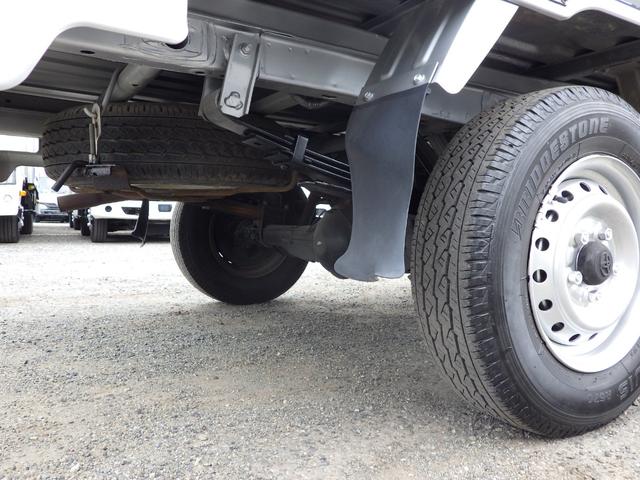 タウンエーストラック 平ボディ　０．８ｔ　ＭＴ　ガソリン　０．８トン　普通免許　荷台内寸　２５０×１６０×３６　車両外寸　４２７×１６７×１８９　車両総重量３．５ｔ未満　新普通免許証　４ナンバー　エンジン型式　３ＳＺ　１５００ＣＣ　保証付　小型　トラック（30枚目）