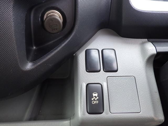 ダイナトラック 積載車　２．９５トン　ＭＴ　ディーゼル　セーフティーローダー　荷台内寸　５６６×２０５×１０　車両外寸　７６０×２１９×２２３　車両総重量７．５ｔ未満　準中型免許証　１ナンバー　エンジン型式　Ｎ０４Ｃ　４０００ＣＣ　保証付　小型　トラック（13枚目）