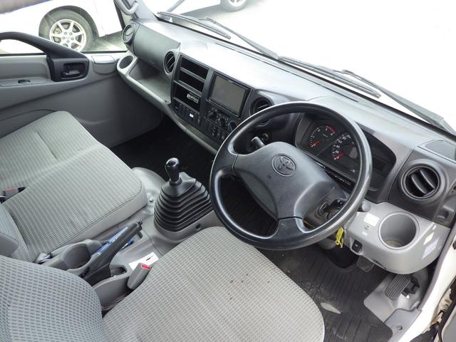 トヨエース セーフティーローダー　積載２．７ｔ　ＭＴ　ディーゼル　荷台内寸５６０×２０６×８　車両外寸７６５×２１８×２１９　車両総重量７．５ｔ未満　準中型免許証　１ナンバー　エンジン型式Ｎ０４Ｃ　４０００ＣＣ　保証付　小型　トラック（6枚目）