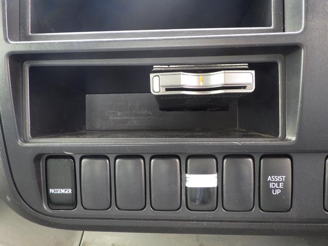 トヨエース セーフティーローダー　積載２．７ｔ　ＭＴ　ディーゼル　荷台内寸５６０×２０６×８　車両外寸７６５×２１８×２１９　車両総重量７．５ｔ未満　準中型免許証　１ナンバー　エンジン型式Ｎ０４Ｃ　４０００ＣＣ　保証付　小型　トラック（12枚目）