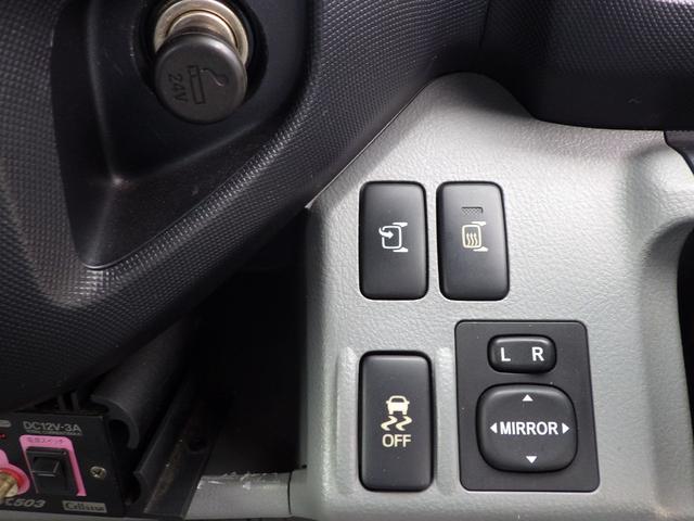 トヨエース セーフティーローダー　積載２．７ｔ　ＭＴ　ディーゼル　荷台内寸５６０×２０６×８　車両外寸７６５×２１８×２１９　車両総重量７．５ｔ未満　準中型免許証　１ナンバー　エンジン型式Ｎ０４Ｃ　４０００ＣＣ　保証付　小型　トラック（13枚目）