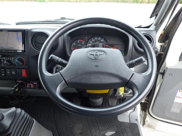 トヨエース セーフティーローダー　積載２．７ｔ　ＭＴ　ディーゼル　荷台内寸５６０×２０６×８　車両外寸７６５×２１８×２１９　車両総重量７．５ｔ未満　準中型免許証　１ナンバー　エンジン型式Ｎ０４Ｃ　４０００ＣＣ　保証付　小型　トラック（16枚目）