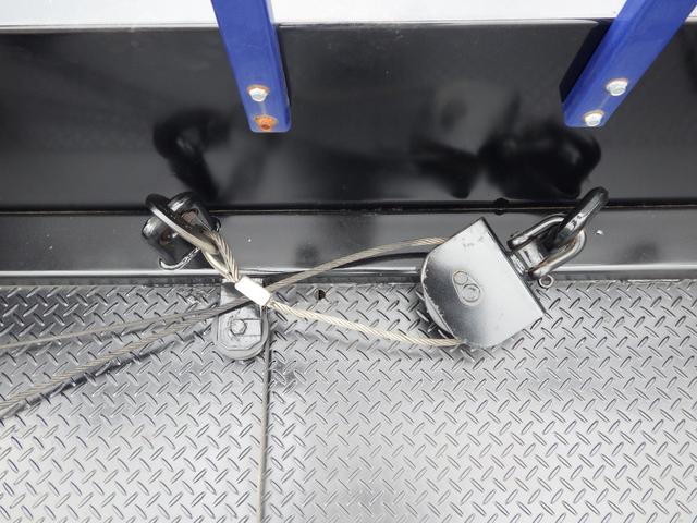 トヨエース セーフティーローダー　積載２．７ｔ　ＭＴ　ディーゼル　荷台内寸５６０×２０６×８　車両外寸７６５×２１８×２１９　車両総重量７．５ｔ未満　準中型免許証　１ナンバー　エンジン型式Ｎ０４Ｃ　４０００ＣＣ　保証付　小型　トラック（21枚目）