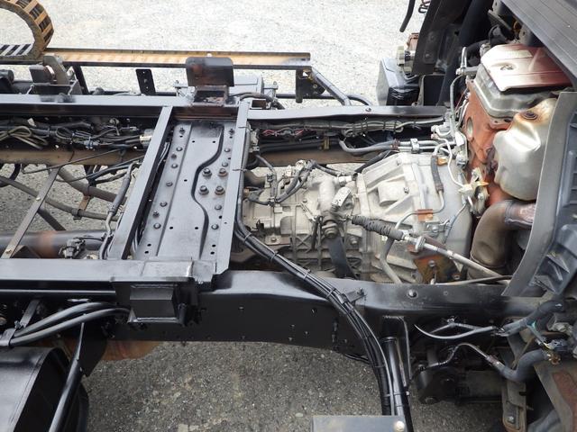 トヨエース セーフティーローダー　積載２．７ｔ　ＭＴ　ディーゼル　荷台内寸５６０×２０６×８　車両外寸７６５×２１８×２１９　車両総重量７．５ｔ未満　準中型免許証　１ナンバー　エンジン型式Ｎ０４Ｃ　４０００ＣＣ　保証付　小型　トラック（35枚目）