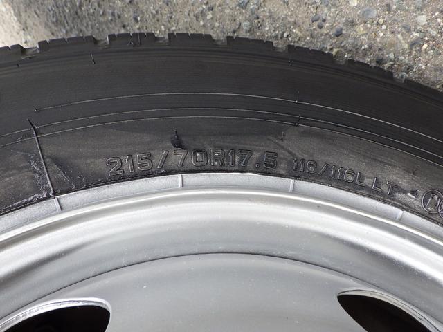 トヨエース セーフティーローダー　積載２．７ｔ　ＭＴ　ディーゼル　荷台内寸５６０×２０６×８　車両外寸７６５×２１８×２１９　車両総重量７．５ｔ未満　準中型免許証　１ナンバー　エンジン型式Ｎ０４Ｃ　４０００ＣＣ　保証付　小型　トラック（42枚目）