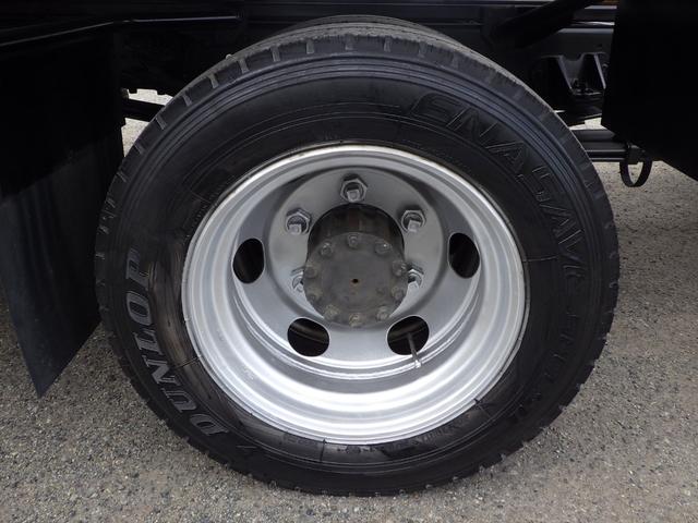 トヨエース セーフティーローダー　積載２．７ｔ　ＭＴ　ディーゼル　荷台内寸５６０×２０６×８　車両外寸７６５×２１８×２１９　車両総重量７．５ｔ未満　準中型免許証　１ナンバー　エンジン型式Ｎ０４Ｃ　４０００ＣＣ　保証付　小型　トラック（43枚目）