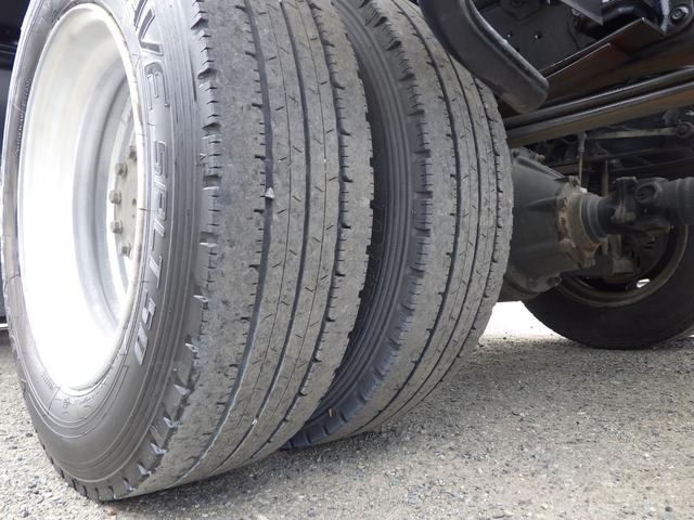 トヨエース セーフティーローダー　積載２．７ｔ　ＭＴ　ディーゼル　荷台内寸５６０×２０６×８　車両外寸７６５×２１８×２１９　車両総重量７．５ｔ未満　準中型免許証　１ナンバー　エンジン型式Ｎ０４Ｃ　４０００ＣＣ　保証付　小型　トラック（45枚目）