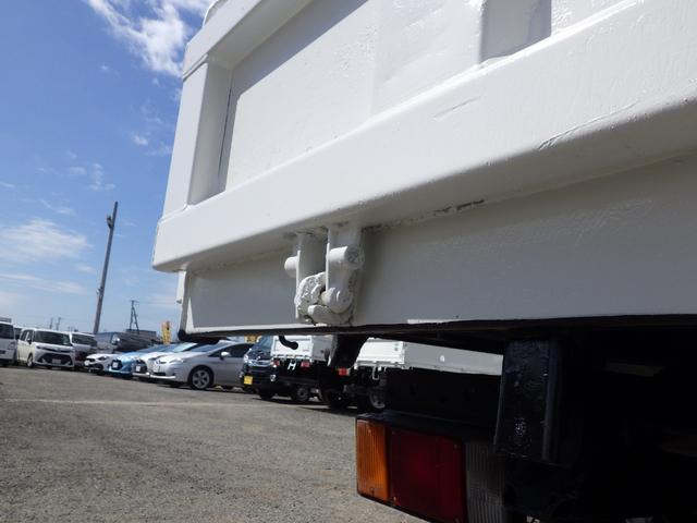 エルフトラック ダンプ　積載３ｔ　高床　ＭＴ　ディーゼル　荷台内寸３０４×１５９×３７　車両外寸４６９×１７０×１９８　車両総重量７．５ｔ未満　準中型免許　４ナンバー　エンジン型式　４ＪＪ１　３０００ｃｃ　保証付　小型　トラック（24枚目）