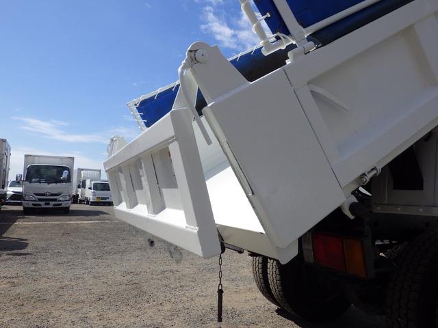 エルフトラック ダンプ　積載３ｔ　高床　ＭＴ　ディーゼル　荷台内寸３０４×１５９×３７　車両外寸４６９×１７０×１９８　車両総重量７．５ｔ未満　準中型免許　４ナンバー　エンジン型式　４ＪＪ１　３０００ｃｃ　保証付　小型　トラック（29枚目）
