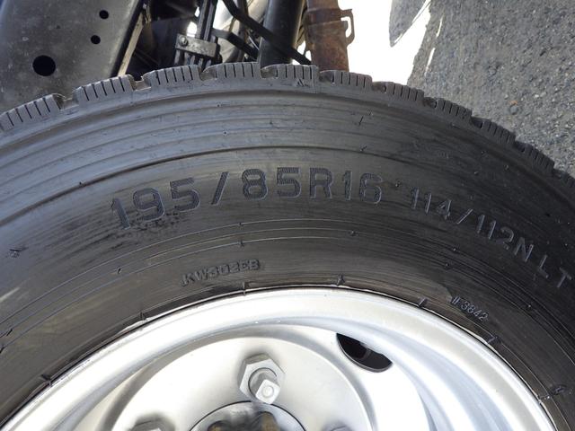 エルフトラック ダンプ　積載３ｔ　高床　ＭＴ　ディーゼル　荷台内寸３０４×１５９×３７　車両外寸４６９×１７０×１９８　車両総重量７．５ｔ未満　準中型免許　４ナンバー　エンジン型式　４ＪＪ１　３０００ｃｃ　保証付　小型　トラック（40枚目）